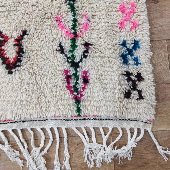 Image 1 of Authentischer Azilal-Teppich – Handgewebt aus Naturwolle (226×164 cm)