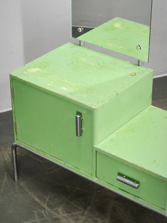 Image 1 of Bauhaus groene kaptafel met spiegel en chromen frame, Tsjechoslowakije jaren 1930