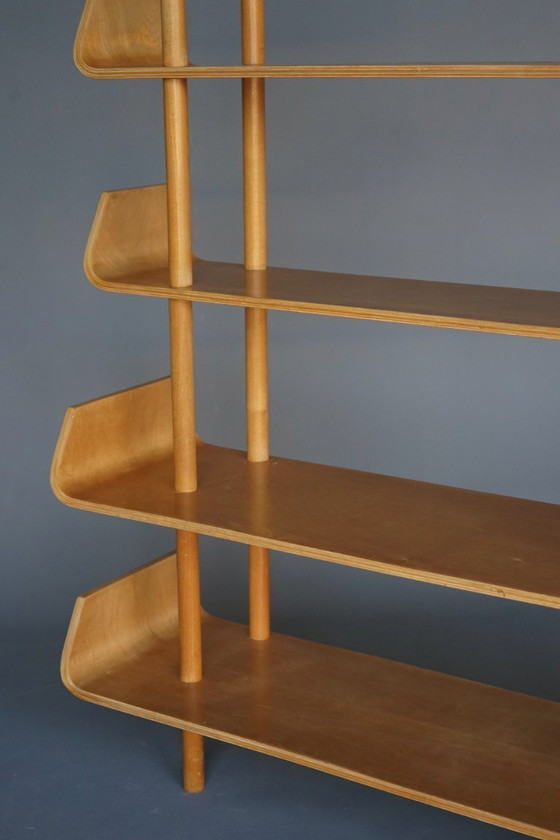 Image 1 of Grote boekenkast of wandkast van Willem Lutjens voor Gouda den Boer, jaren 1950.