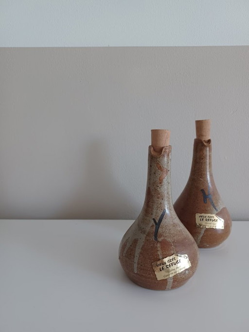 Ensemble de deux pots à huile et à vinaigre, faits à la main. Céramique. Mid Century.