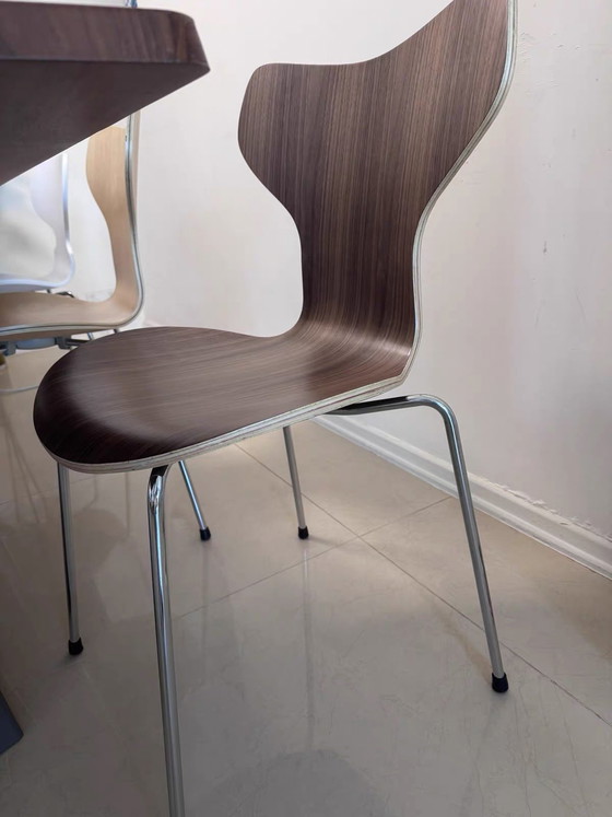 Image 1 of Silla escultural "Alas de Mariposa" – Nogal y latón pulido

