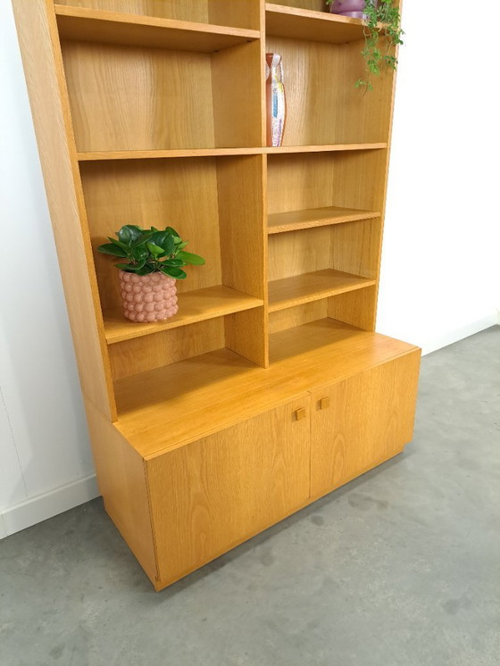 Image 1 of Hoge LP boekenkast met planken uit Zweden