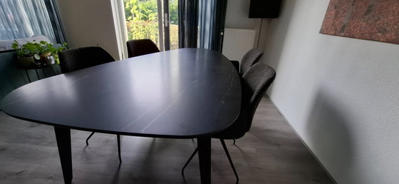 Table de salle à manger Leolux Bondi – Tables de salle à manger, Céramique, Aluminium (photo 3 of 5)