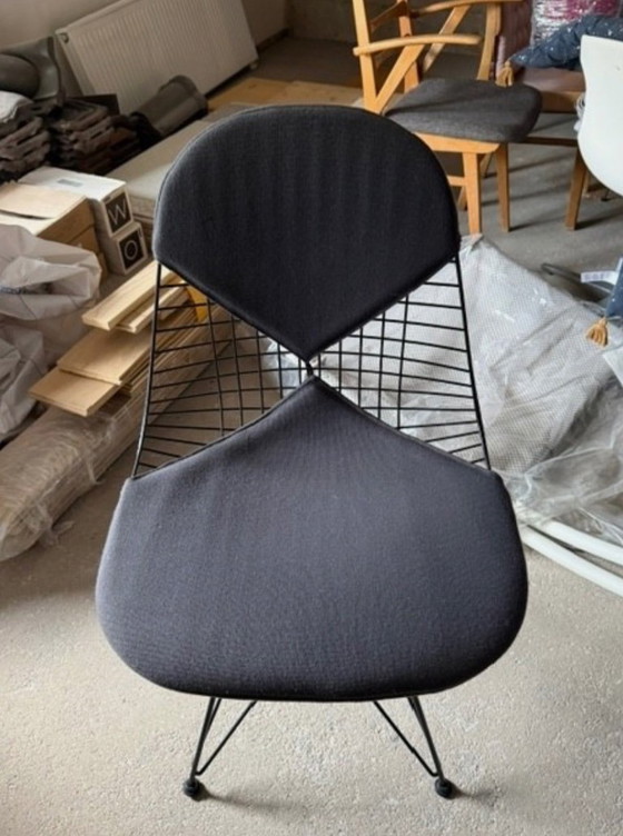 2x Vitra Eames Wire Chair DKR – Mocha Upholstery – Design Classic – Dining chairs, Metal (photo 3 of 5)