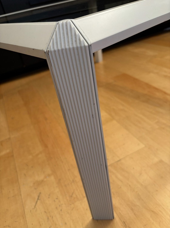 Table basse avec plateau en verre – Tables basses, Aluminium (photo 4 of 7)