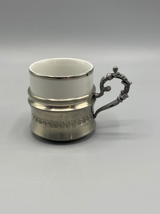 Taza de Porcelana Moustiers y Fino Peltre 95%, años 1970-1980
