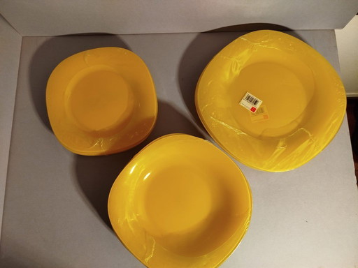 Set of 18 plates by Bormioli Rocco, VENEZIA line, never used in its original packaging.