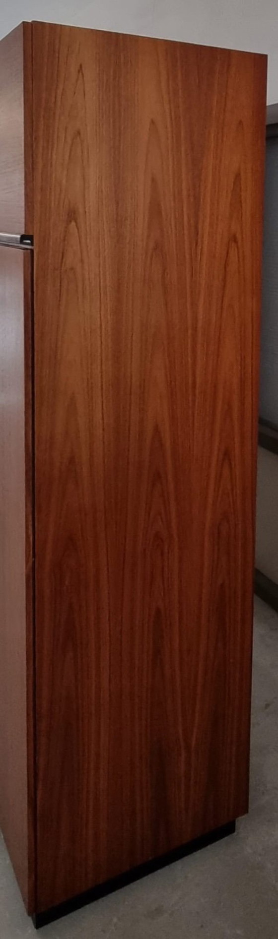 Mid Century Kleiderschrank – Kleiderschränke, Wood (photo 25 of 30)