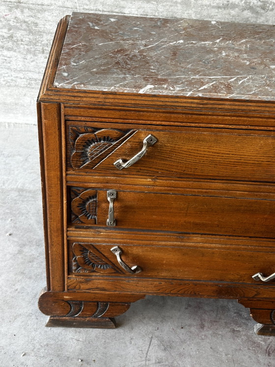Kompakte Art-Deco-Kommode aus den 1930er Jahren, aus geschnitztem Holz und Marmor – Commode Art deco (photo 8 of 14)
