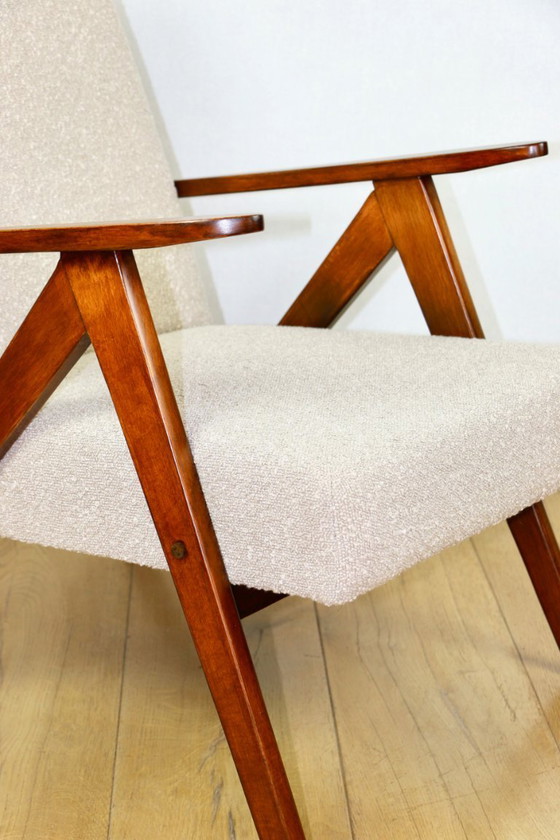 Image 1 of Poltrona vintage B-310 VAR in bouclé beige e legno scuro strutturale, anni '70 - 2 pezzi disponibili
