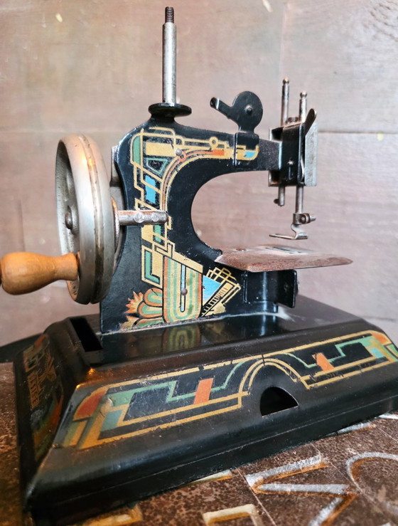 Image 1 of Vintage toy sewing machine case