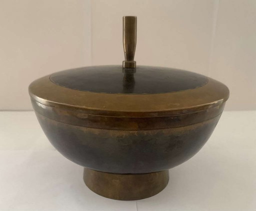 Scatola con coperchio Bonbonniere di Hans Przyrembel, Marianne Brandt, Alfred Lipovec, Bauhaus, ottone