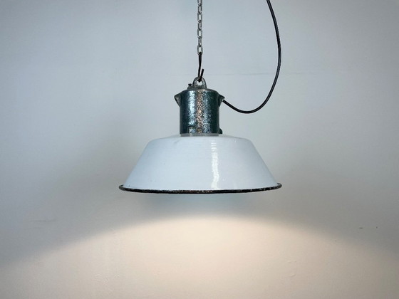 Image 1 of Industrial White Enamel Industrial Lamp with Cast Aluminium Top from EOW, 1950s