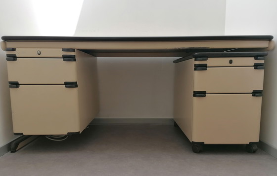 Image 1 of Scrivania vintage in metallo con cassetti. 