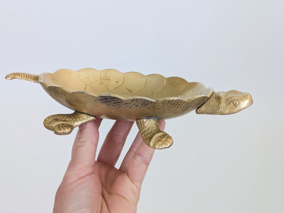 Image 1 of Vintage messing schaaltje in de vorm van een schildpad (Turtle Vide Poche), Hollywood Regency, mid-century sieradenschaaltje.