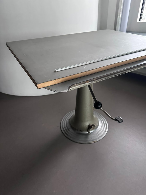Pied de table à dessin industriel/d'architecte Nike Hydraulics à Eskilstuna – Nike Eskilstuna (photo 6 of 6)