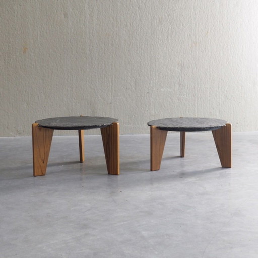 2 mesas auxiliares de pizarra y madera de pino de estilo brutalista – bijzettafels, Stone, Wood