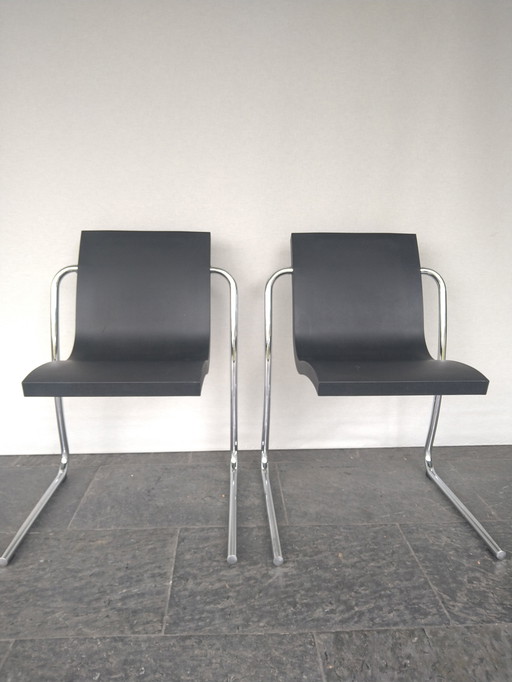 2 "chaises magiques" conçues par Ross Lovegrove pour Fasem