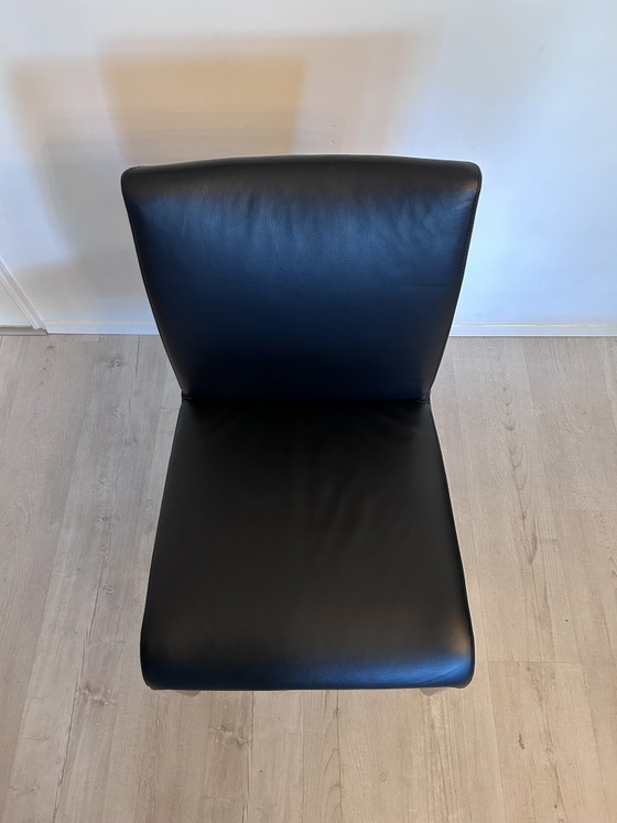 Image 1 of Ensemble de salle à manger Hülsta D2 – table à manger en verre avec 4 chaises en cuir noir à piètement luge