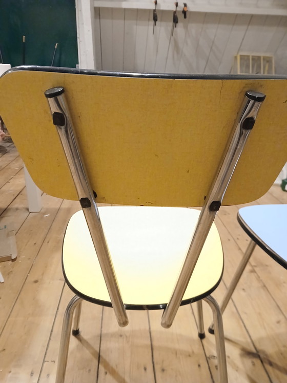 Image 1 of Formica-Möbel, 2 Stühle und 1 Hocker, Primärfarben