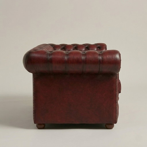 Canapé Chesterfield vintage 3 places en cuir bourgogne - structure en teck, années 60
