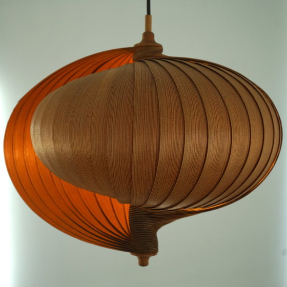 Image 1 of Houten plafondlamp in de vorm van een nautilus, toegeschreven aan Hans Agne Jakobsson. Jaren 60.