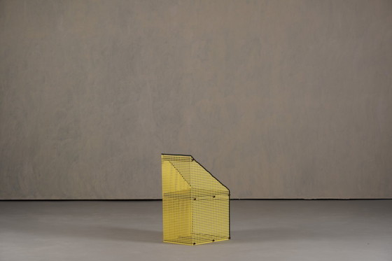 Image 1 of Chaise Memphis vintage en métal jaune, par Peter Preller, Allemagne, années 1980