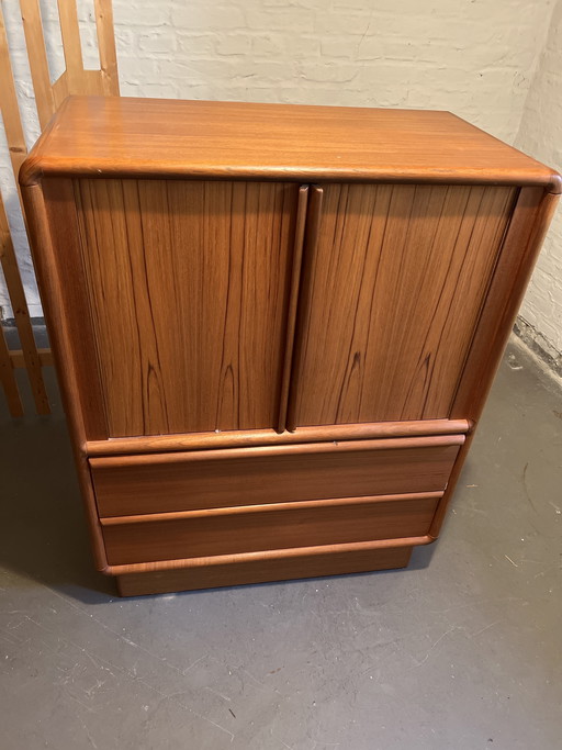 Aparador de madera de teca de 1960, estilo mediados de siglo.