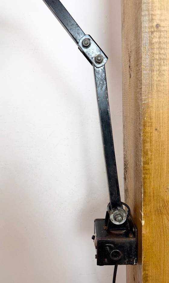 Image 1 of Industriële, zwarte, verstelbare wandlamp van Memlite, jaren 60.