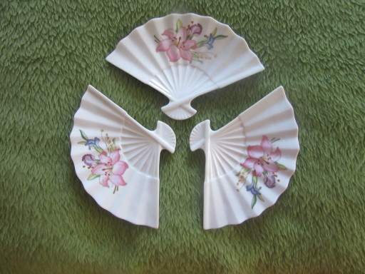 3 Piattini/Vassoi Vintage a forma di ventaglio in porcellana con decorazioni floreali autentiche – tafelaccessoires