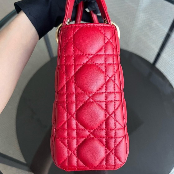 Image 1 of DIOR LADY SMALL FLAP - PELLE DI AGNELLO CANNAGE ROSSO CON DETTAGLI ORO