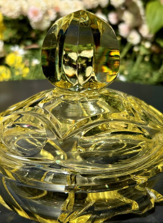 Boîte à couvercle en cristal Art Déco lourde, ambre – bonbonnière vintage – Objets déco, Crystal (photo 3 of 6)