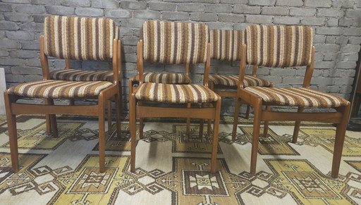 Set aus 6 skandinavischen Vintage-Stühlen aus dem Jahr 1970