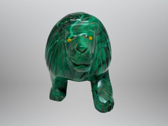 Image 1 of Lion statue carved and polished in malachite, 115 mm in diameter and weighing 540 grams