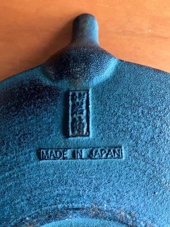 Image 1 of Japanische flache Teekanne aus Gusseisen mit Wärmer