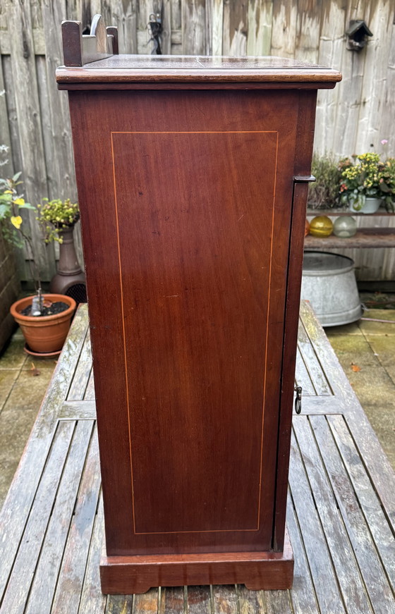 Image 1 of Vetrina in mogano massello | 1890–1900 | Neorinascimentale / Art Nouveau | Intarsi ovunque!