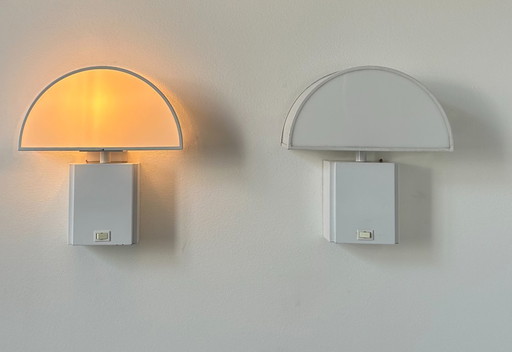 Coppia di applique vintage Olympe Guzzini, metallo e perspex, Italia 1970