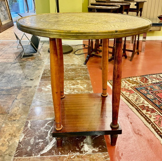 Tavolino da tè in legno, 4 gambe, piano in rame sbalzato – Tavolini (photo 4 of 9)