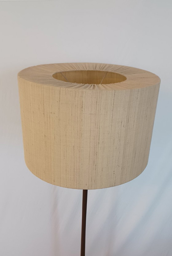 Lampadaire Sixties avec pied trompette – Métal, Textile (photo 4 of 9)