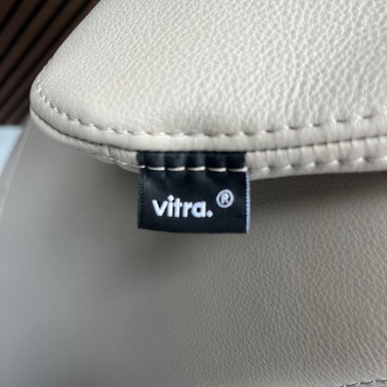 Image 1 of Sillón Vitra Repos de piel premium color arena con otomana