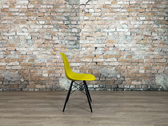 Vitra DSW moutarde/noir - PLUSIEURS EXEMPLAIRES EN STOCK – Chaises & fauteuils, Metal, Plastic (photo 8 of 16)