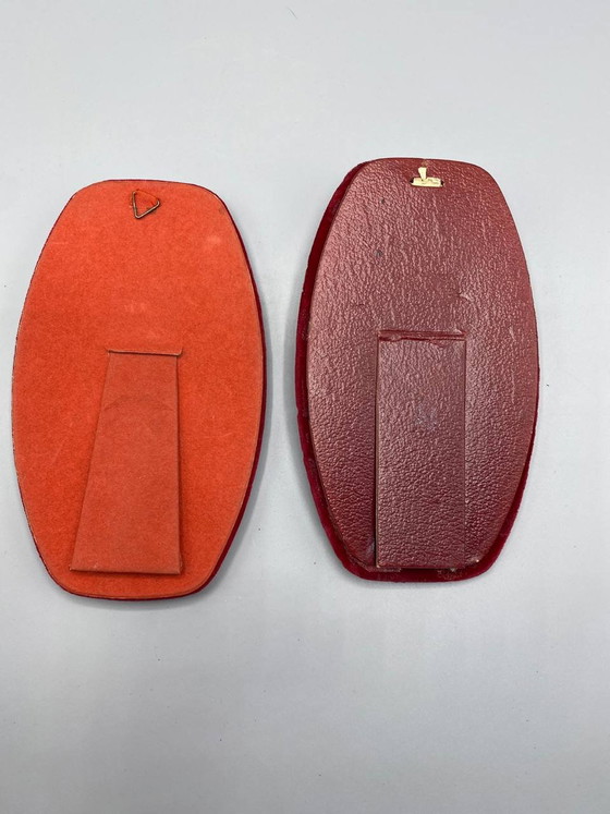 2 Decorative Wall Plaques, Tin Girl Busts on Red Velvet, 1960s-1970s – Decorative Objects (photo 4 of 6)