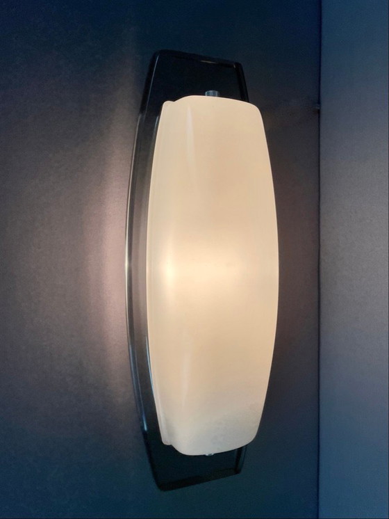 Image 1 of Veca attributable 1970s zeldzaam opaline glas en kristallen paar wandlampen.