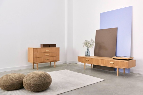 Image 1 of Buffet bas en chêne 2 tiroirs - L02