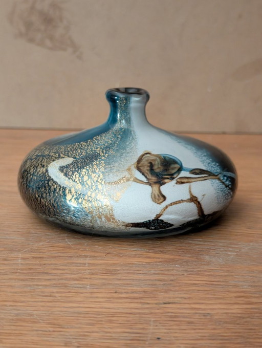 Vaso in vetro soffiato multistrato con inclusioni d'oro, laboratorio di Biot, firmato JM OPERTO