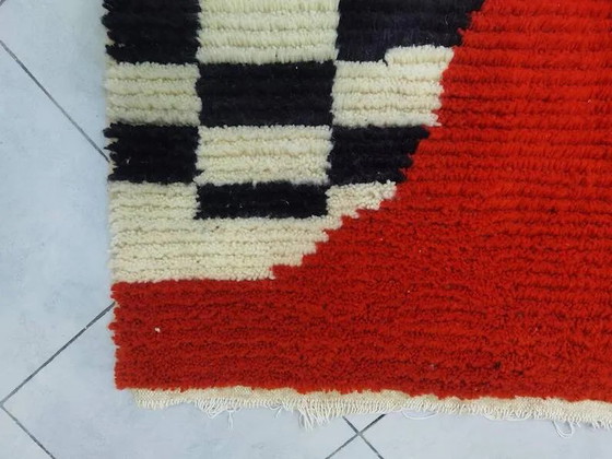 Tapis berbère marocain décoré 250cm x 150cm (photo 7 of 10)