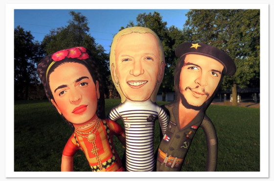 Image 1 of Cadeau van Jean Paul Gaultier | Couture woondecoratie | Kunstpop verzamelobject | Cadeau voor modefanaten