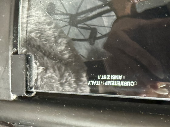 Image 1 of Mooie ovale vitrinekast