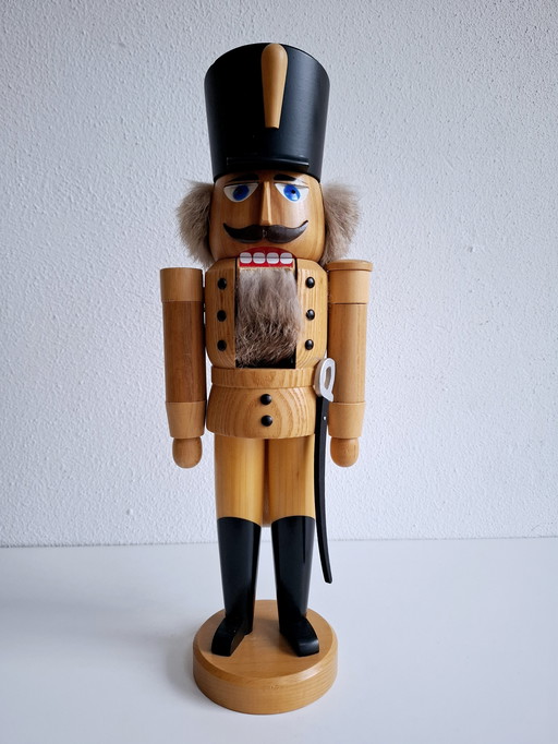 Nutcracker Husar Seiffen Ore Mountains