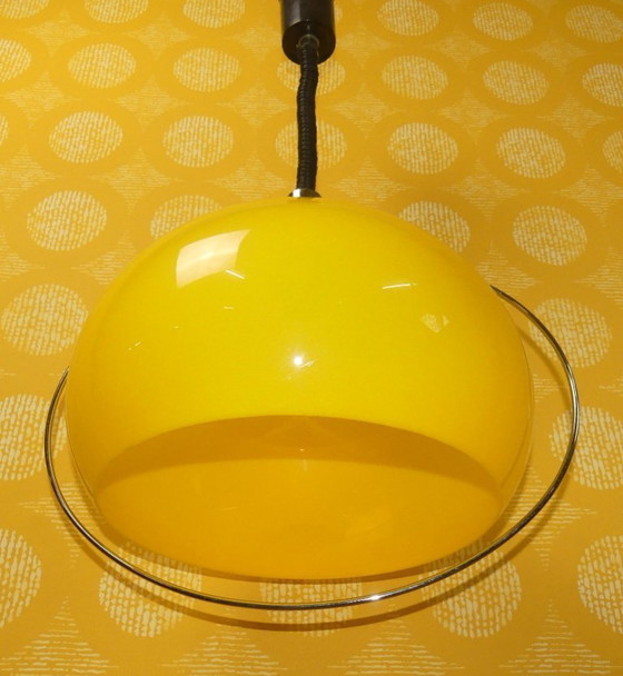 Image 1 of Lampada a sospensione degli anni '70 lampada a soffitto a sospensione Ø40cm plastica gialla/cromo